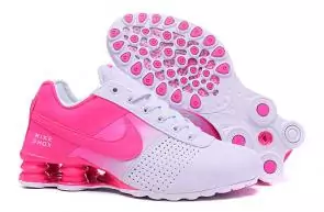 chaussures femmes running nike shox deliver  pink white
